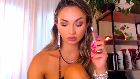 Snapshot of alexandrawooow chatting on September 10, 1:55 pm alexandrawooow online show from September 10, 1:55 pm