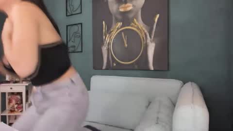 AlexaNikole online show from April 6, 7:31 am