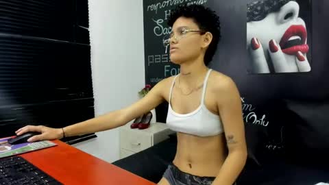 Snapshot of alexanndra_0 chatting on June 25, 3:27 pm alexanndra_0 online show from June 25, 3:27 pm