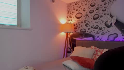 Snapshot of alexawilds chatting on February 21, 12:06 pm AlexaWilds online show from February 21, 12:06 pm