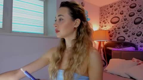 Snapshot of alexawilds chatting on February 22, 12:47 pm AlexaWilds online show from February 22, 12:47 pm