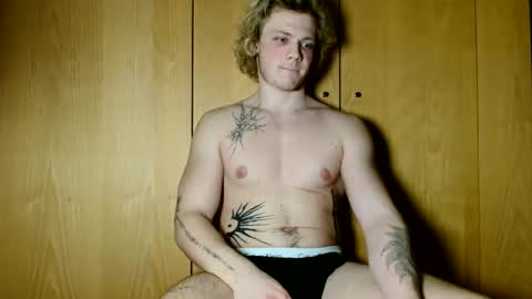 Snapshot of alexbarczukxxx chatting on February 18, 10:17 pm Alex Barczuk online show from February 18, 10:17 pm