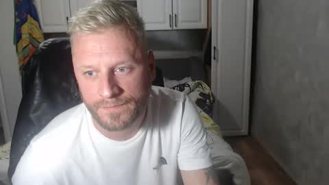 Snapshot of alexboy2022 chatting on December 15, 4:44 pm onlyfans..alexyno2022 online show from December 15, 4:44 pm