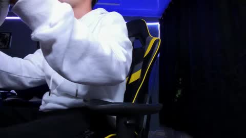 Snapshot of alexgiraldo__ chatting on October 27, 3:21 am alexgiraldo__ online show from October 27, 3:21 am