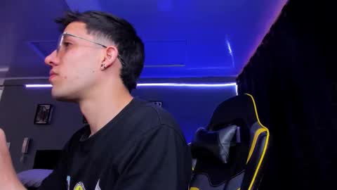 Snapshot of alexgiraldo__ chatting on November 8, 12:16 pm alexgiraldo__ online show from November 8, 12:16 pm