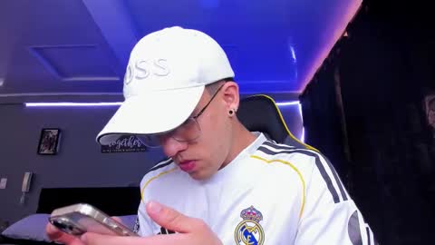 Snapshot of alexgiraldo__ chatting on November 13, 2:38 pm alexgiraldo__ online show from November 13, 2:38 pm