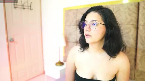 Snapshot of alexia_clark7 chatting on February 23, 7:44 pm alexia_clark7 online show from February 23, 7:44 pm