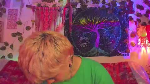 Snapshot of alexiafisher_ chatting on December 18, 1:44 am Alex online show from December 18, 1:44 am