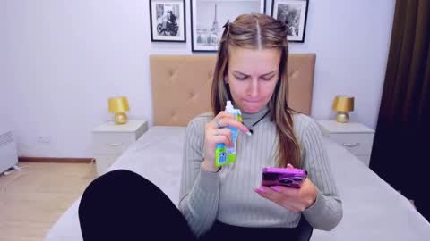 Snapshot of alexiayellow chatting on January 21, 12:46 am Alexia online show from January 21, 12:46 am