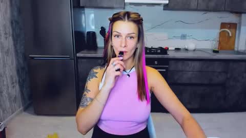 Snapshot of alexiayellow chatting on February 19, 4:33 pm Alexia online show from February 19, 4:33 pm