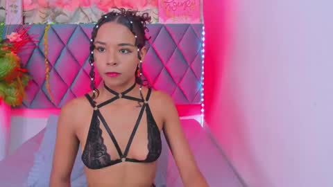 Snapshot of alexiiabrown chatting on May 5, 2:47 pm Alexia Brown online show from May 5, 2:47 pm
