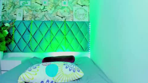 Snapshot of alexiiabrown chatting on May 8, 2:44 pm Alexia Brown online show from May 8, 2:44 pm