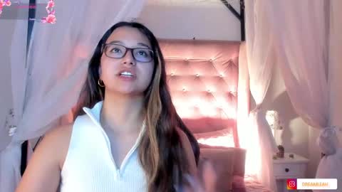 Snapshot of alexis_scott__ chatting on June 5, 4:08 am alexis_scott__ online show from June 5, 4:08 am