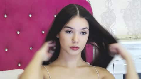 Snapshot of alexisdevine chatting on January 19, 5:22 am alexisdevine online show from January 19, 5:22 am