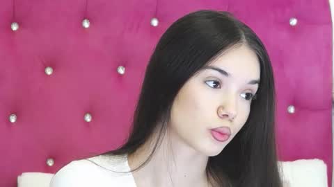 Snapshot of alexisdevine chatting on February 6, 5:23 am alexisdevine online show from February 6, 5:23 am