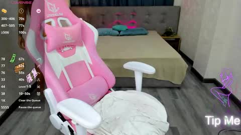 Snapshot of alexisl0ve chatting on March 7, 10:21 pm Alexis Mon Tue Wed Thu Fri 7 GMT 0100am-0700am online show from March 7, 10:21 pm