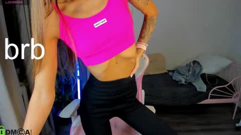 Snapshot of alexisl0ve chatting on September 25, 8:12 pm Alexis Mon Tue Wed Thu Fri 7 GMT 0100am-0700am online show from September 25, 8:12 pm