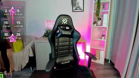 Snapshot of alexisl0ve chatting on November 12, 4:29 pm Alexis Mon Tue Wed Thu Fri 7 GMT 0100am-0700am online show from November 12, 4:29 pm