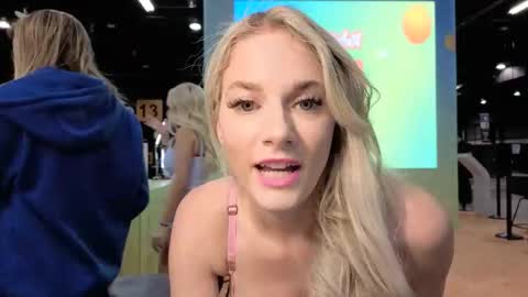 alexispaige06 online show from April 12, 5:40 pm