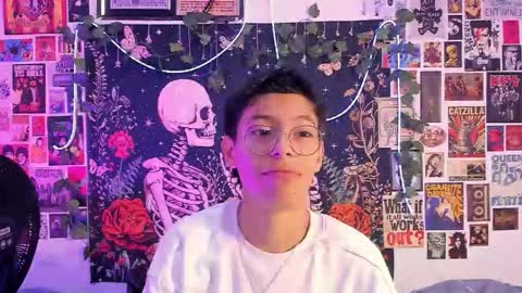 Snapshot of alexitop_ chatting on February 14, 9:11 pm Alexito online show from February 14, 9:11 pm