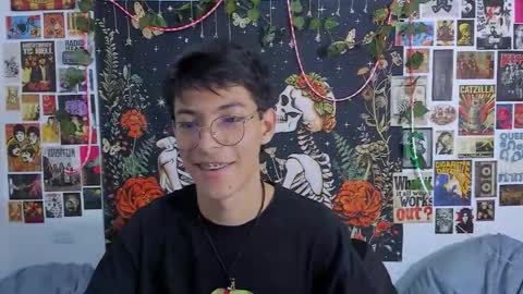 Snapshot of alexitop_ chatting on March 21, 10:35 pm Alexito online show from March 21, 10:35 pm