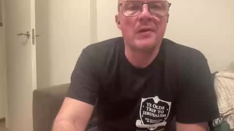 Snapshot of alexmale281 chatting on December 2, 1:00 am MrAM online show from December 2, 1:00 am