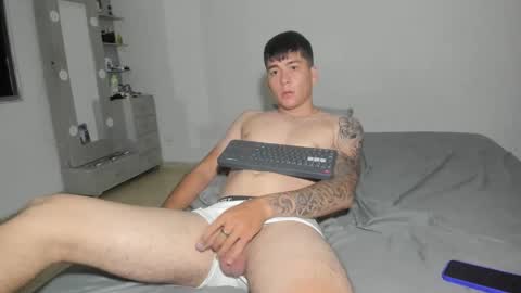 Snapshot of alexroom365 chatting on October 23, 2:22 am alexroom365 online show from October 23, 2:22 am
