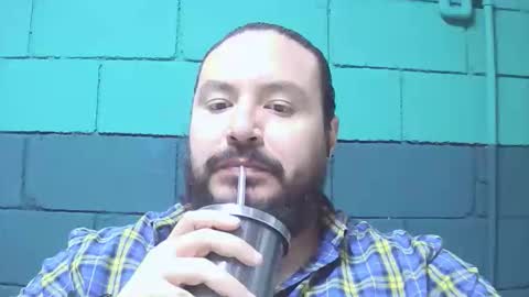 Snapshot of alextambet chatting on May 19, 12:44 pm alextambet online show from May 19, 12:44 pm