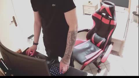 alexthepro00 online show from October 2, 4:14 pm