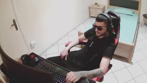 alexthepro00 online show from October 7, 7:33 pm