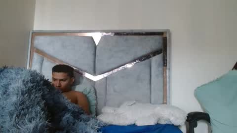 alex y luisa online show from April 15, 7:58 pm