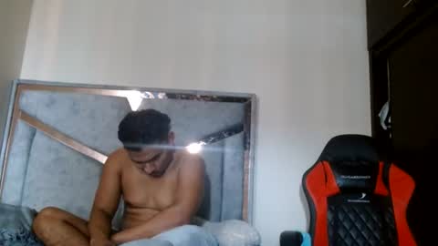 Snapshot of alexvsluisa chatting on June 24, 4:39 pm alex y luisa online show from June 24, 4:39 pm