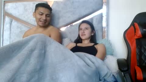 Snapshot of alexvsluisa chatting on July 6, 3:58 pm alex y luisa online show from July 6, 3:58 pm