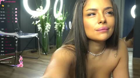 Snapshot of alexxiskye chatting on December 13, 6:42 am alexxiskye online show from December 13, 6:42 am