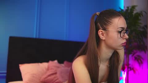 Alexxis Rae online show from December 4, 4:33 am