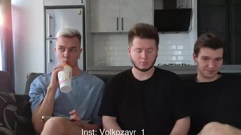 Snapshot of alexxx_d chatting on October 12, 1:21 pm AlexDimaIgor online show from October 12, 1:21 pm