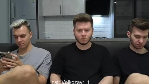 Snapshot of alexxx_d chatting on October 25, 1:18 pm AlexDimaIgor online show from October 25, 1:18 pm