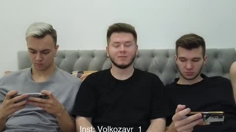 Snapshot of alexxx_d chatting on October 26, 2:12 pm AlexDimaIgor online show from October 26, 2:12 pm