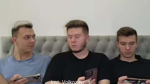 Snapshot of alexxx_d chatting on October 27, 7:29 pm AlexDimaIgor online show from October 27, 7:29 pm