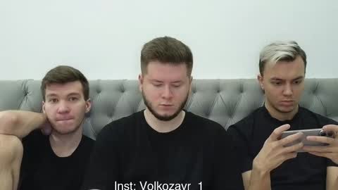 Snapshot of alexxx_d chatting on November 19, 1:55 pm AlexDimaIgor online show from November 19, 1:55 pm