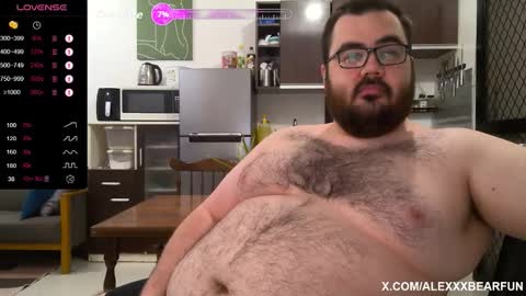 Snapshot of alexxxbear chatting on October 1, 5:52 pm alexxxbear online show from October 1, 5:52 pm
