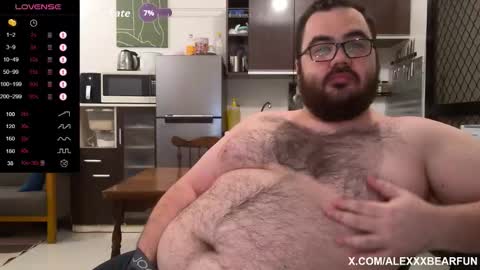 Snapshot of alexxxbear chatting on October 6, 9:01 pm alexxxbear online show from October 6, 9:01 pm