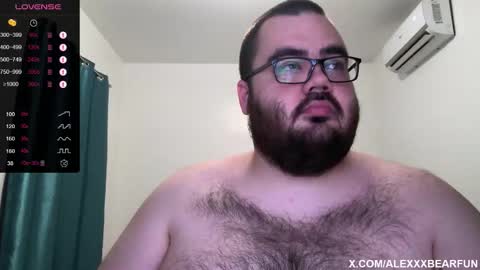 Snapshot of alexxxbear chatting on January 9, 1:52 am alexxxbear online show from January 9, 1:52 am