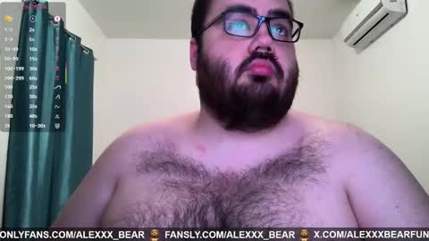 Snapshot of alexxxbear chatting on February 19, 11:01 pm alexxxbear online show from February 19, 11:01 pm