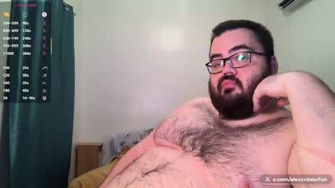 Snapshot of alexxxbear chatting on May 8, 5:35 am alexxxbear online show from May 8, 5:35 am