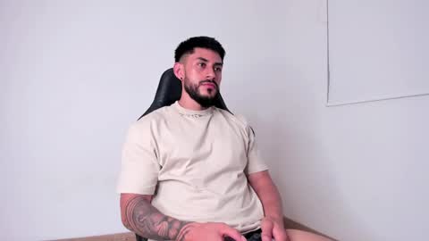 Alex   freelance model  instagram alex b229 online show from December 10, 11:51 pm