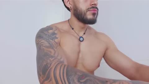 Snapshot of alexxxmachine chatting on July 3, 2:34 pm Alex freelance model instagram alex b229 online show from July 3, 2:34 pm
