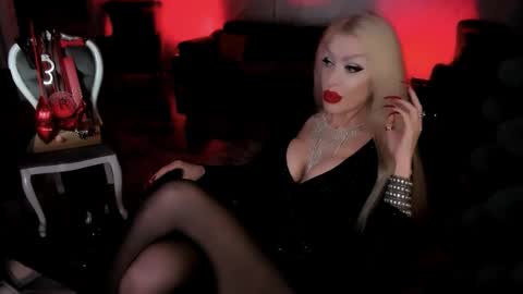 Snapshot of alfa_female chatting on September 9, 5:34 pm AlfaFemale online show from September 9, 5:34 pm