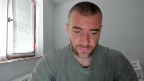 Snapshot of alfiesolomons87 chatting on November 4, 9:30 am alfiesolomons87 online show from November 4, 9:30 am