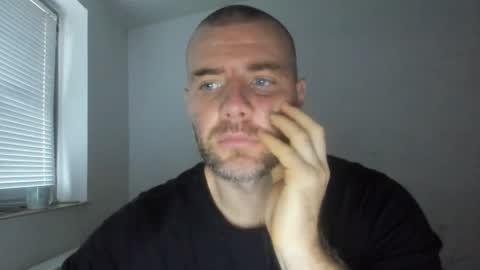 Snapshot of alfiesolomons87 chatting on December 3, 10:24 am alfiesolomons87 online show from December 3, 10:24 am